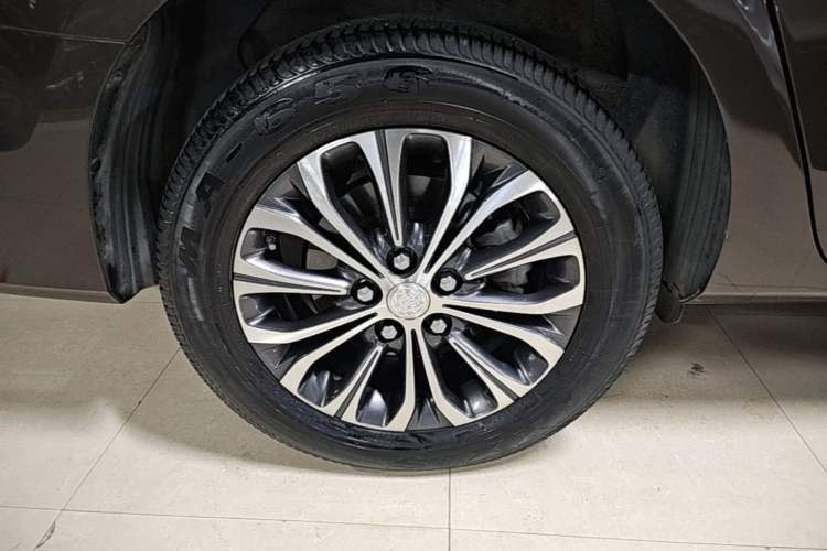 Used Buick GL8 2020 Land Cruiser Executive Class 652T Comfort Model Right Rear Wheel Hub