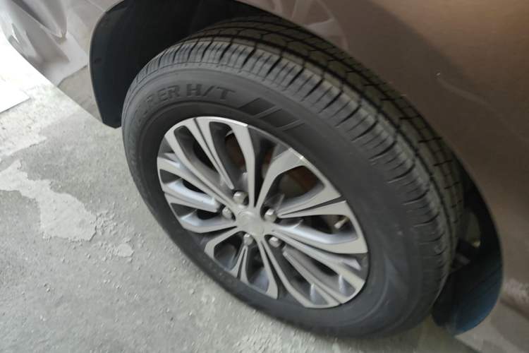 Used Buick GL8 2020 Land Cruiser Executive Class 652T Comfort Model Right Rear Wheel Hub