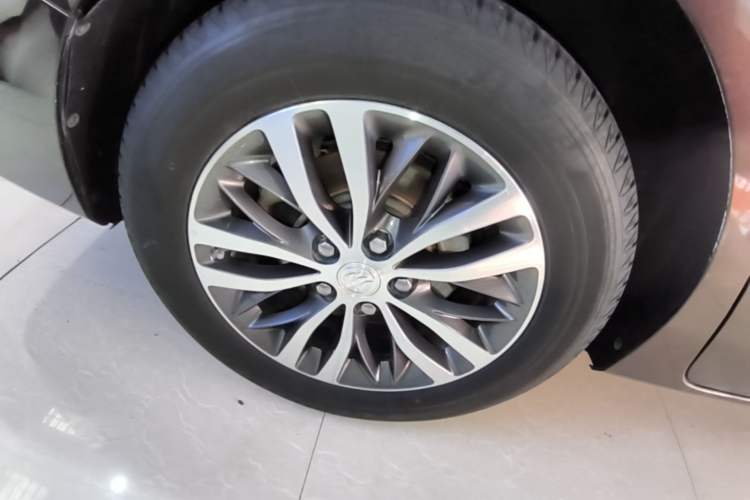 Used Buick GL8 2020 ES Land Cruiser 653T Luxury Edition Right Rear Wheel Hub