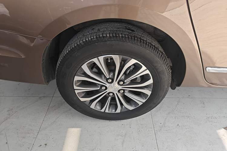 Used Buick GL8 2020 Land Business Class 652T Luxury Model Right Rear Wheel Hub