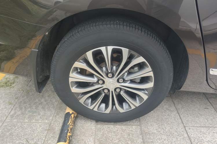 Used Buick GL8 2020 Land Business Class 652T Premium Model Right Rear Wheel Hub