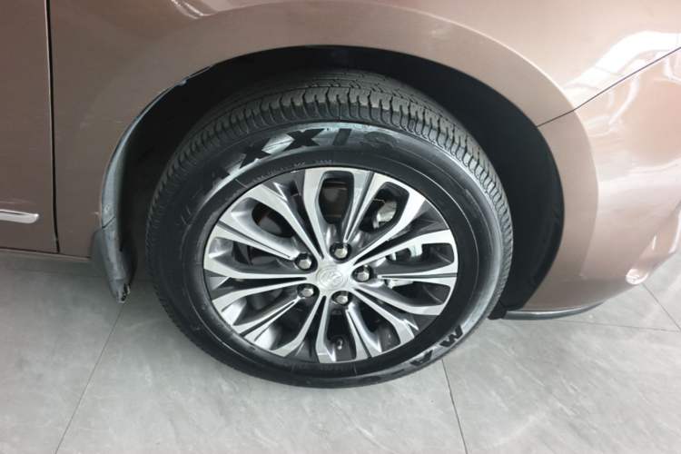 Used Buick GL8 2020 Land Business Class 652T Luxury Model Right Rear Wheel Hub