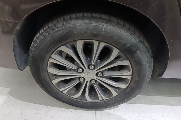 Used Buick GL8 2020 Land Cruiser Executive Class 652T Comfort Model Right Rear Wheel Hub