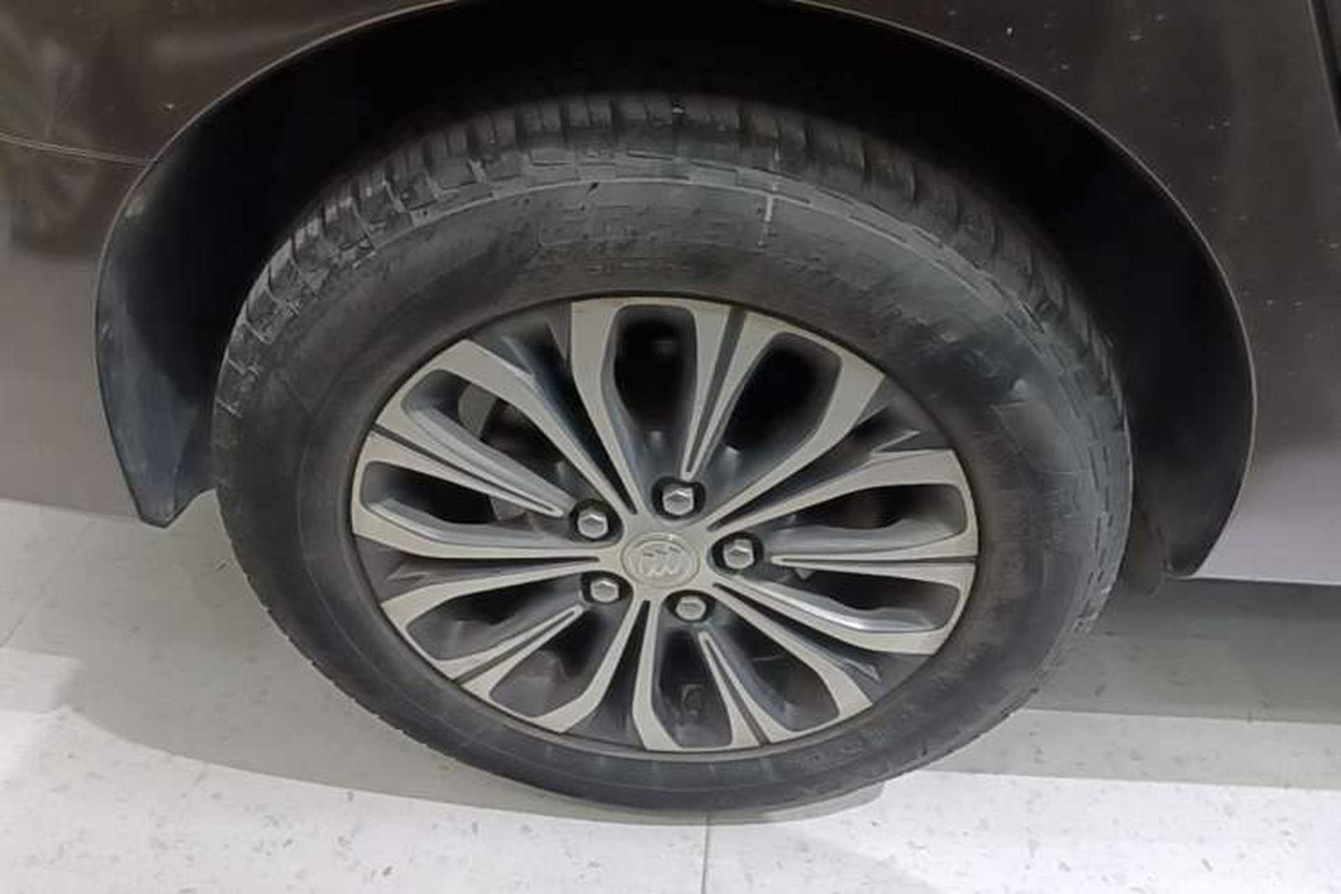 Used Buick GL8 2020 Land Cruiser Executive Class 652T Comfort Model Right Rear Wheel Hub