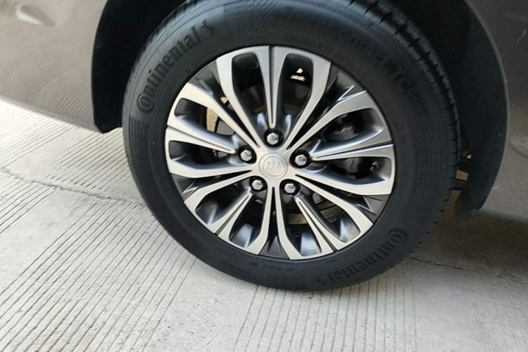 Used Buick GL8 2020 Land Business Class 652T Luxury Model Right Rear Wheel Hub