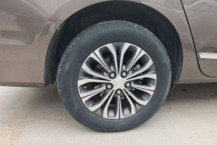 Used Buick GL8 2020 Land Business Class 652T Luxury Model Right Rear Wheel Hub