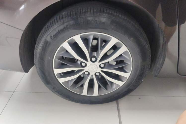 Used Buick GL8 2020 ES Land Cruiser 653T Luxury Edition Right Rear Wheel Hub