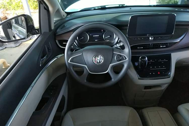 Used Buick GL8 2020 Land Cruiser Executive Class 652T Comfort Model Steering Wheel