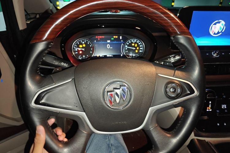 Used Buick GL8 2020 Land Cruiser Executive Class 652T Comfort Model Steering Wheel
