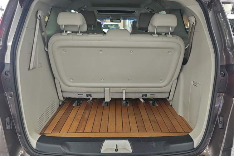 Used Buick GL8 2020 Land Business Class 652T Luxury Model Trunk