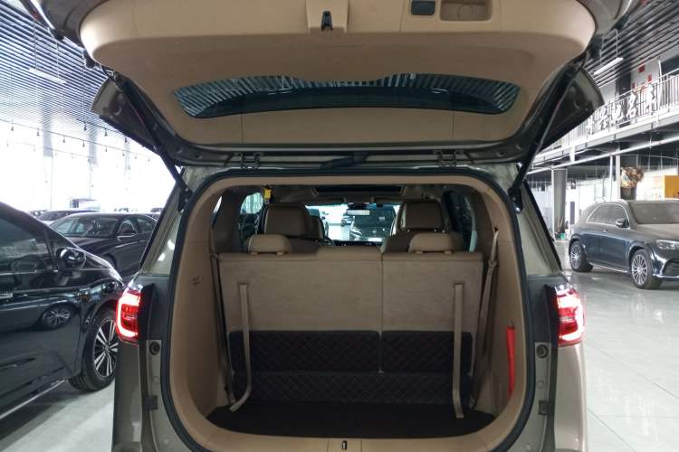 Used Buick GL8 2020 ES Land Cruiser 653T Luxury Edition Trunk