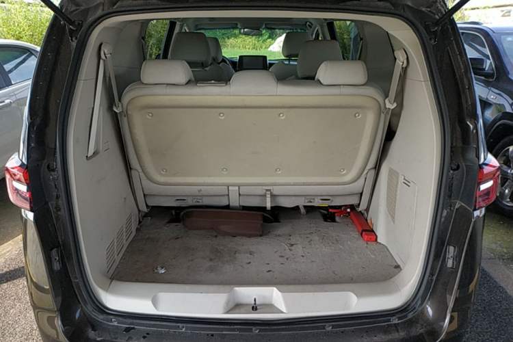 Used Buick GL8 2020 Land Cruiser Executive Class 652T Comfort Model Trunk