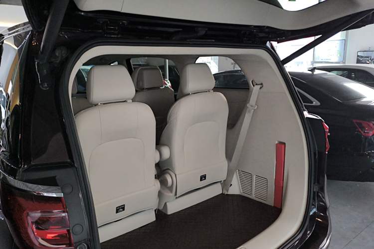 Used Buick GL8 2020 Avenir Avia Six-Seat Deluxe Edition Trunk