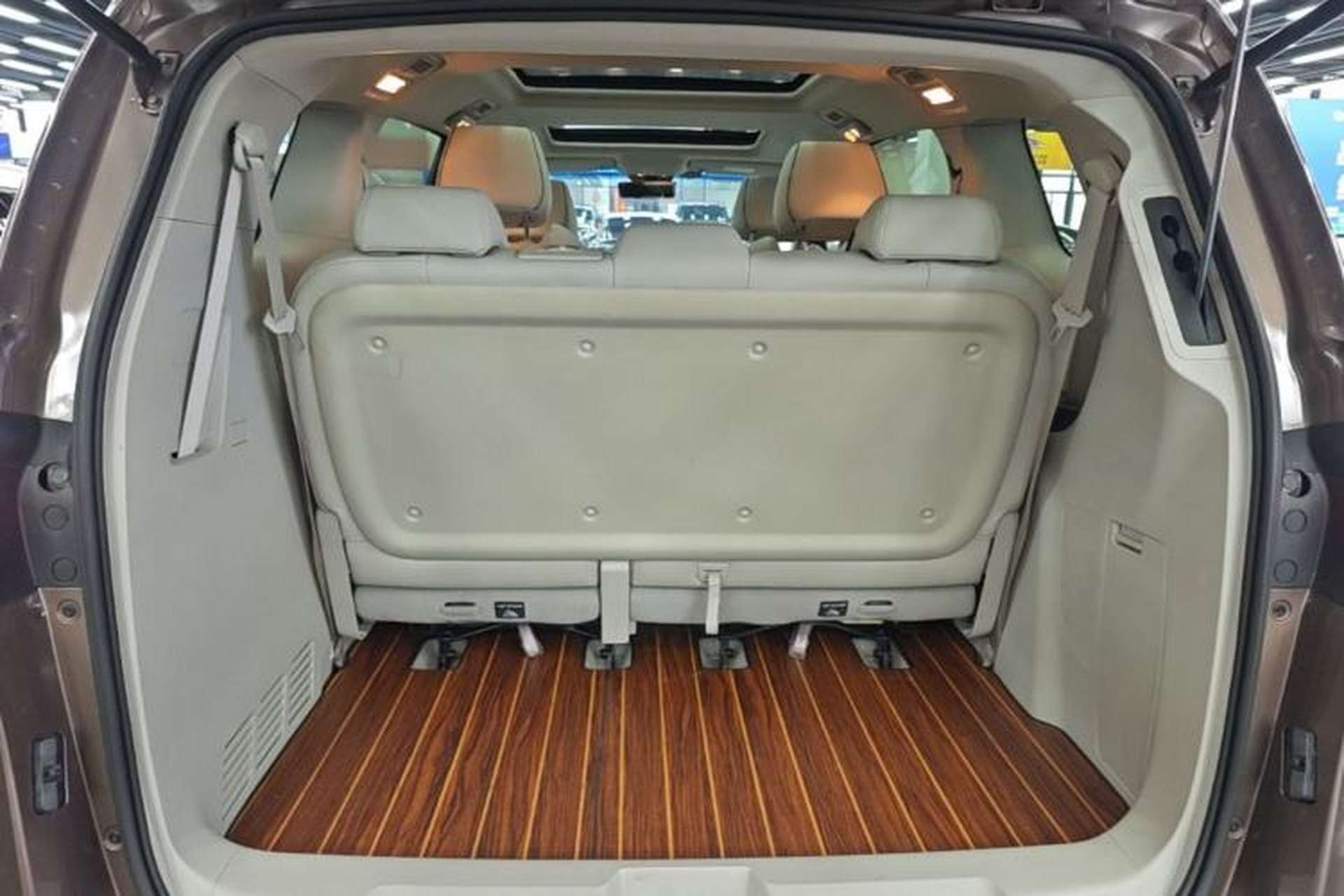 Used Buick GL8 2020 Land Business Class 652T Premium Model Trunk