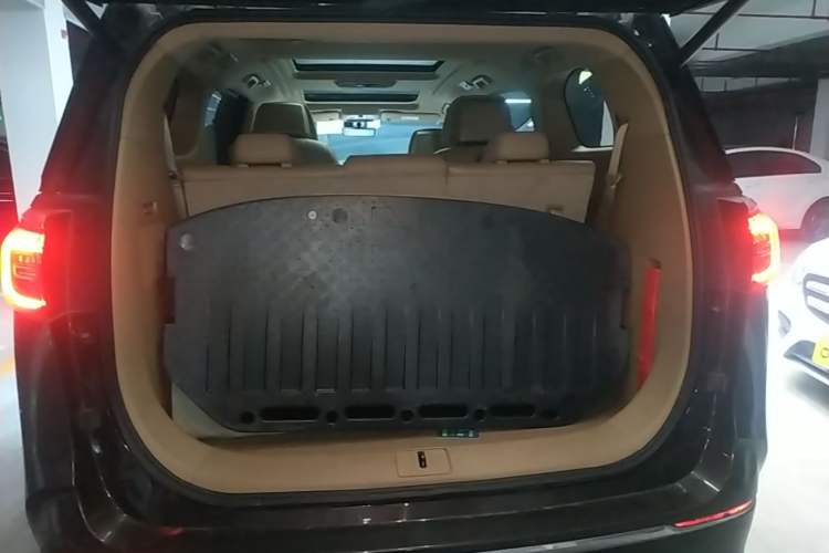 Used Buick GL8 2020 ES Land Cruiser 653T Luxury Model Trunk
