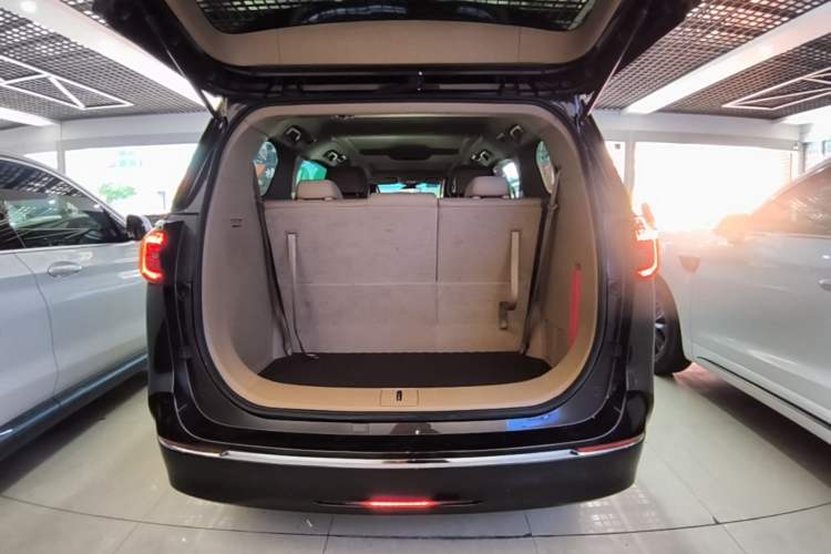 Used Buick GL8 2020 ES Land Cruiser 653T Luxury Edition Trunk