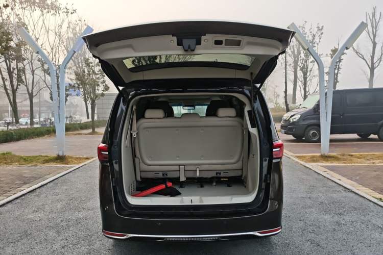 Used Buick GL8 2020 Land Business Class 652T Premium Model Trunk