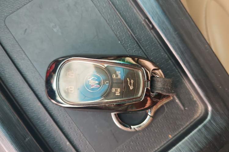 Used Buick GL8 2020 ES Land Cruiser 653T Luxury Model Vehicle Key