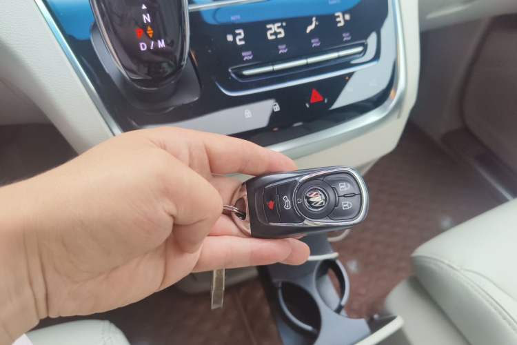 Used Buick GL8 2020 Land Business Class 652T Luxury Model Vehicle Key