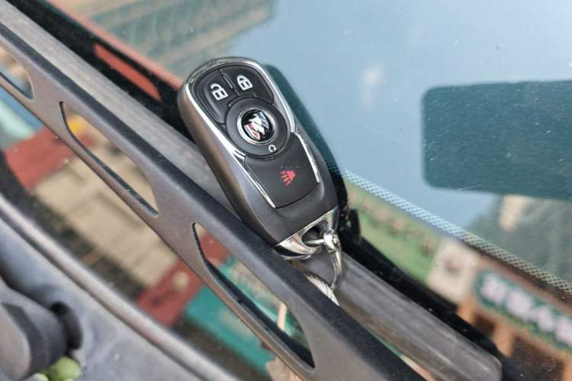 Used Buick GL8 2020 Land Cruiser Executive Class 652T Comfort Model Vehicle Key