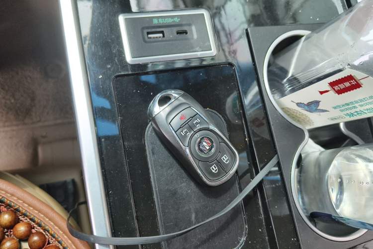 Used Buick GL8 2020 ES Land Cruiser 653T Luxury Edition Vehicle Key