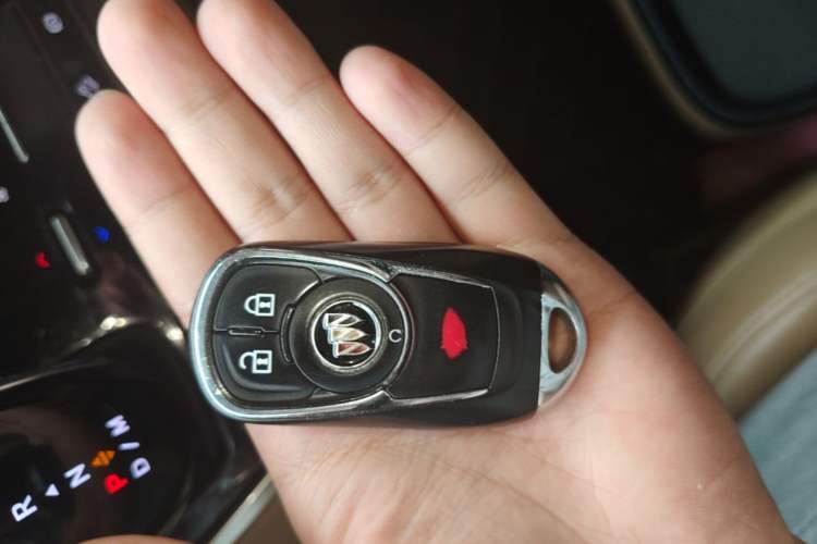 Used Buick GL8 2020 ES Land Cruiser 653T Luxury Model Vehicle Key