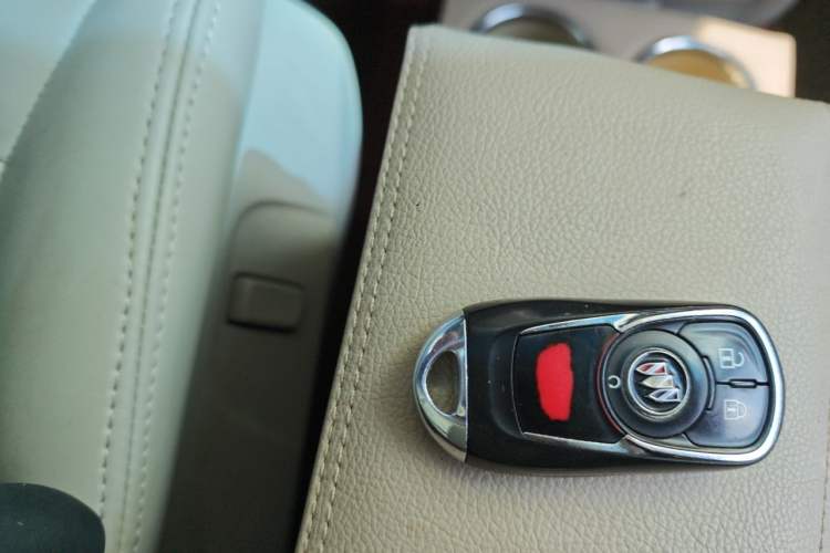 Used Buick GL8 2020 Land Cruiser Executive Class 652T Comfort Model Vehicle Key