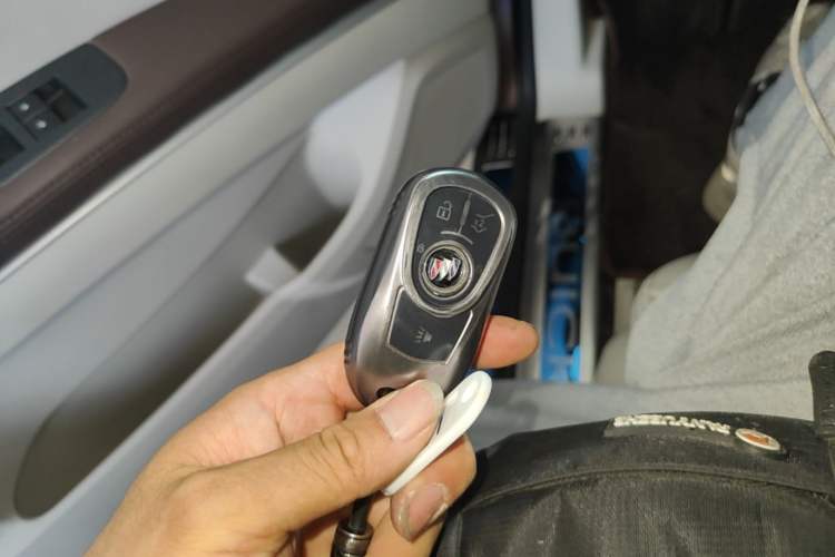Used Buick GL8 2020 Land Cruiser Executive Class 652T Comfort Model Vehicle Key
