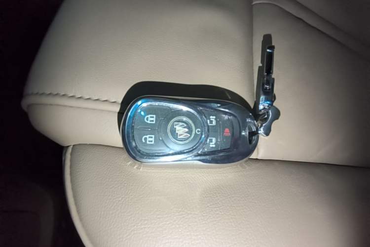 Used Buick GL8 2020 ES Land Cruiser 653T Luxury Edition Vehicle Key