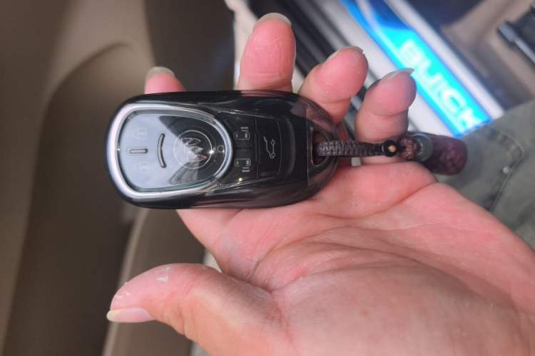 Used Buick GL8 2020 ES Land Cruiser 653T Luxury Model Vehicle Key