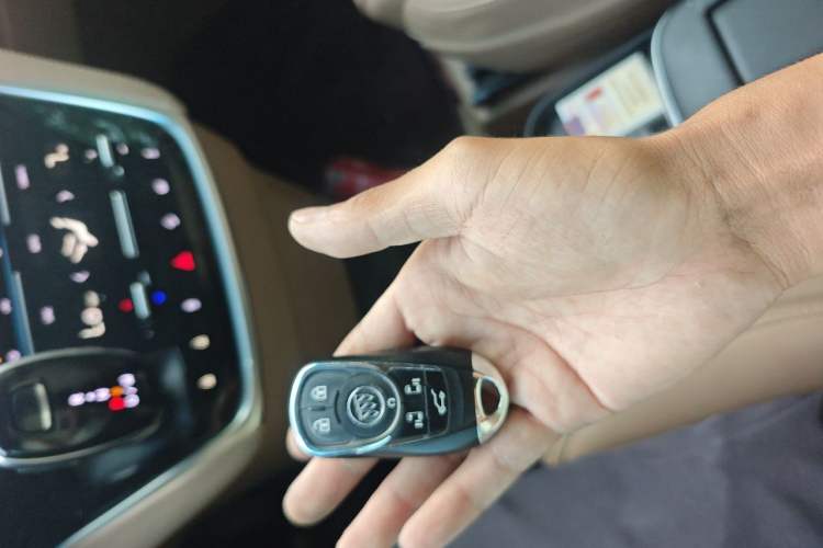 Used Buick GL8 2020 ES Land Cruiser 653T Luxury Edition Vehicle Key
