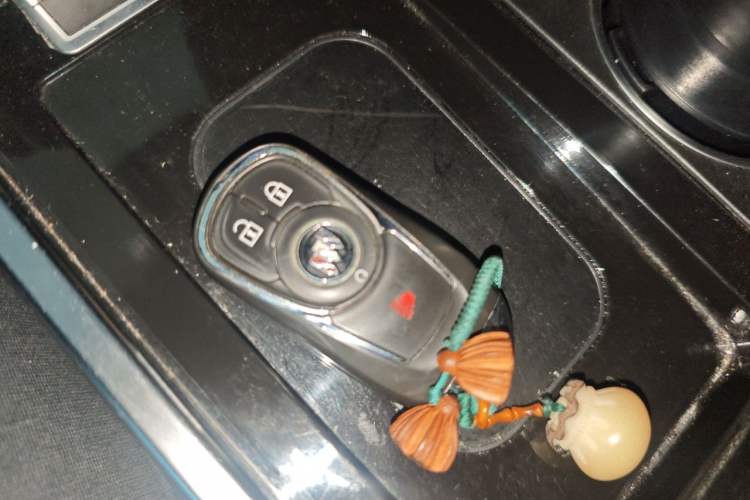 Used Buick GL8 2020 Land Cruiser Executive Class 652T Comfort Model Vehicle Key