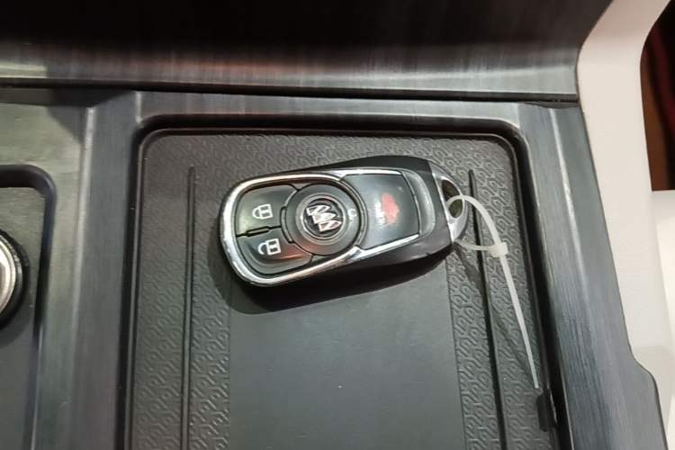 Used Buick GL8 2020 Land Cruiser Executive Class 652T Comfort Model Vehicle Key