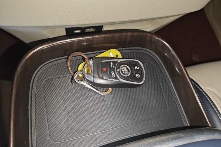 Used Buick GL8 2020 Land Business Class 652T Premium Model Vehicle Key