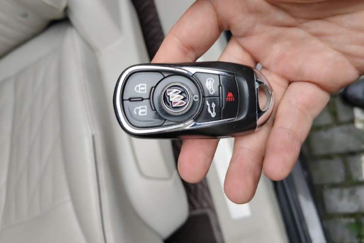 Used Buick GL8 2020 Land Business Class 652T Premium Model Vehicle Key
