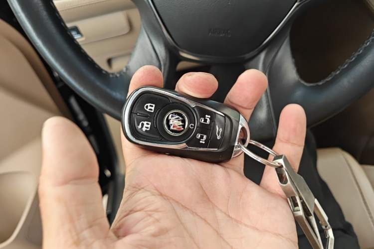 Used Buick GL8 2020 ES Land Cruiser 653T Luxury Model Vehicle Key