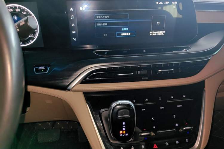 Used Buick GL8 2020 ES Land Cruiser 653T Luxury Model Audio And AC Panel
