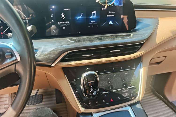 Used Buick GL8 2020 ES Land Cruiser 653T Luxury Model Audio And AC Panel