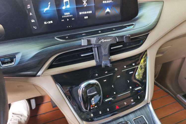 Used Buick GL8 2020 ES Land Cruiser 653T Flagship Model Audio And AC Panel