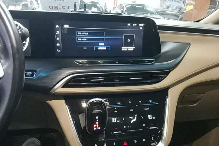 Used Buick GL8 2020 ES Land Cruiser 653T Flagship Model Audio And AC Panel