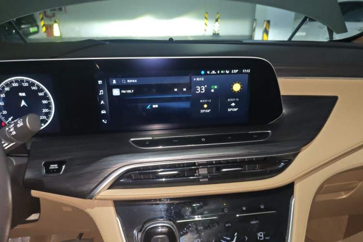 Used Buick GL8 2020 ES Land Cruiser 653T Luxury Model Audio And AC Panel