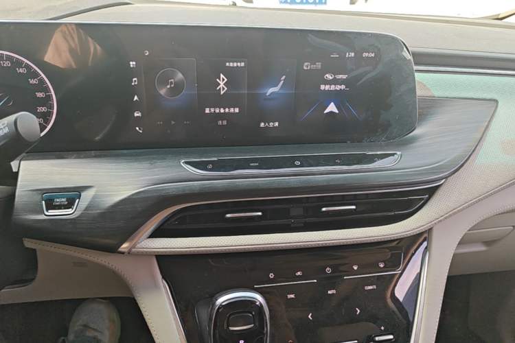 Used Buick GL8 2020 ES Land Cruiser 653T Comfort Edition Audio And AC Panel