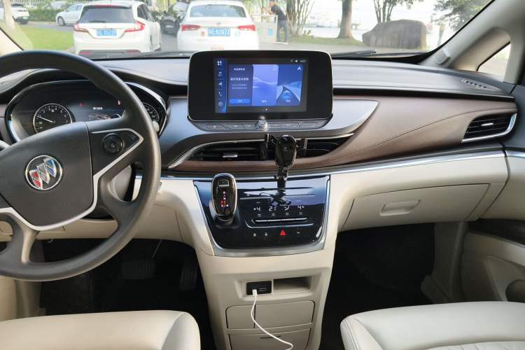 Used Buick GL8 2020 Land Cruiser Executive Class 652T Comfort Model Audio And AC Panel