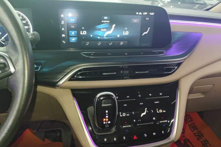Used Buick GL8 2020 ES Land Cruiser 653T Flagship Model Audio And AC Panel