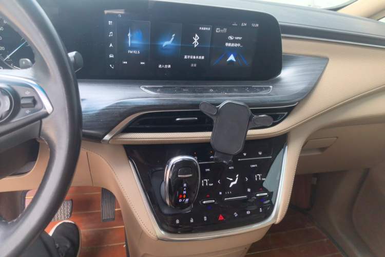 Used Buick GL8 2020 ES Land Cruiser 653T Luxury Model Audio And AC Panel