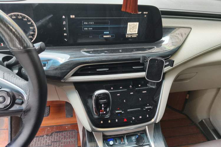 Used Buick GL8 2020 ES Land Cruiser 653T Comfort Edition Audio And AC Panel