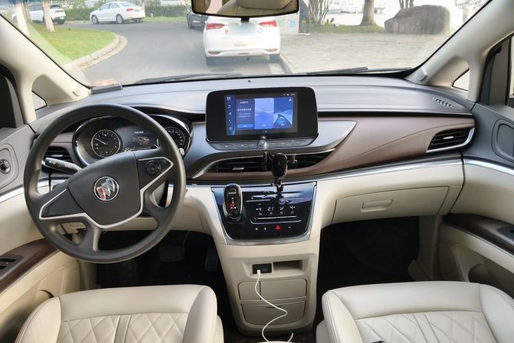 Used Buick GL8 2020 Land Cruiser Executive Class 652T Comfort Model Center Console