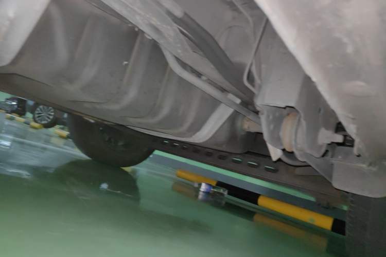 Used Buick GL8 2020 Land Cruiser Executive Class 652T Comfort Model Chassis Rear Left