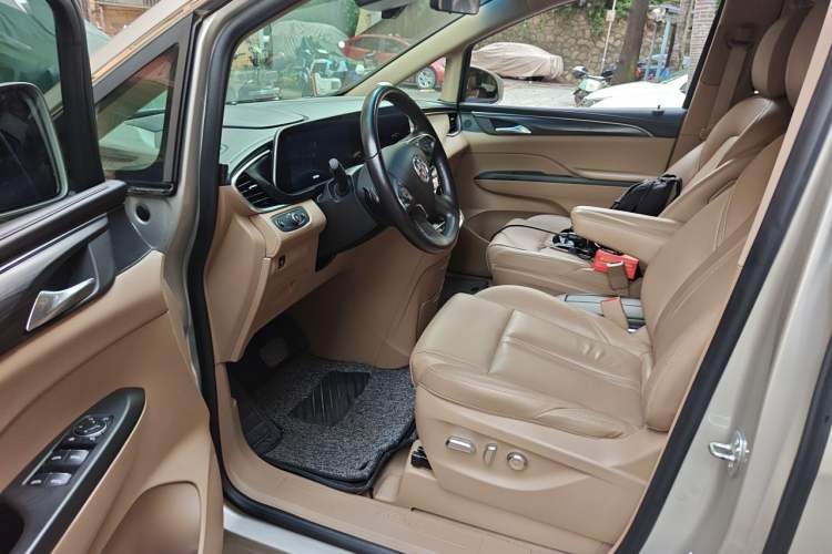 Used Buick GL8 2020 ES Land Cruiser 653T Luxury Model Driver Seat