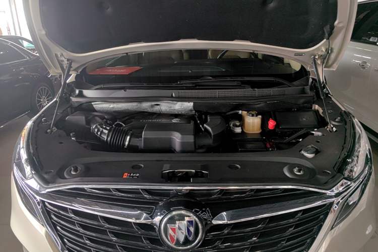 Used Buick GL8 2020 ES Land Cruiser 653T Luxury Model Engine Bay